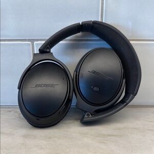 Bose Black Over Ear Headphones